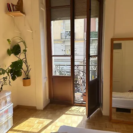 Appartement Fermenting House, Artist