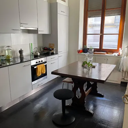 Appartement Fermenting House, Artist *